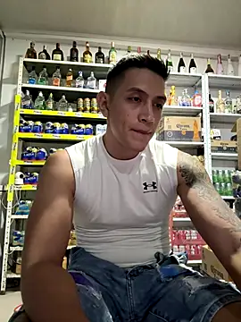 OliverWest04 live sex cam