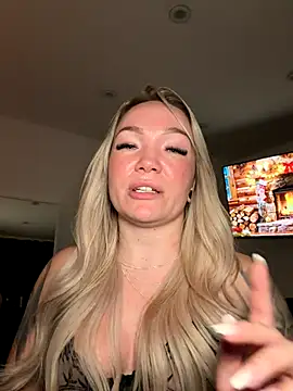 JuicyLou_'s cam snapshot