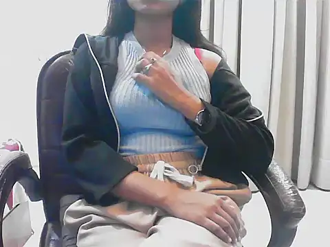 short_girl_'s cam snapshot