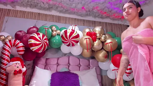 Nicolee19's cam snapshot