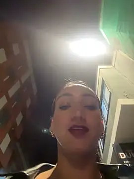 Ninabigtitied's cam snapshot