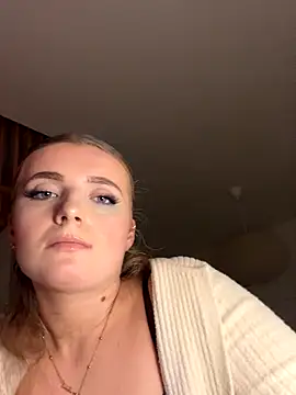 MilaLuxe live sex cam