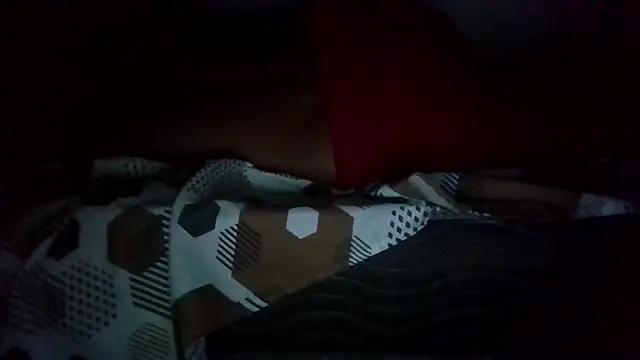 JUNINHOLEKEJR live sex cam