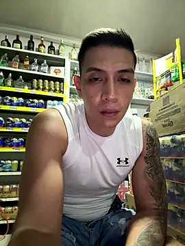 OliverWest04 live sex cam