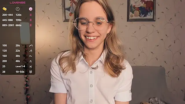 JoanBaggott's cam snapshot