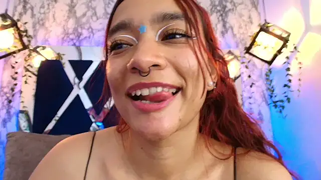 charlotte_bluee's cam snapshot