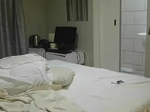 petite_queenx's cam snapshot