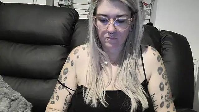 Sizzling_Indie36's cam snapshot