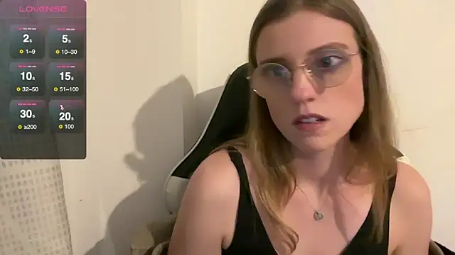 BustyKellyXXX's cam snapshot