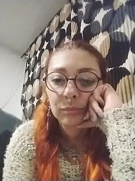 EmilyyRed's cam snapshot