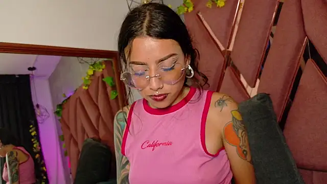 viollettaa_'s cam snapshot