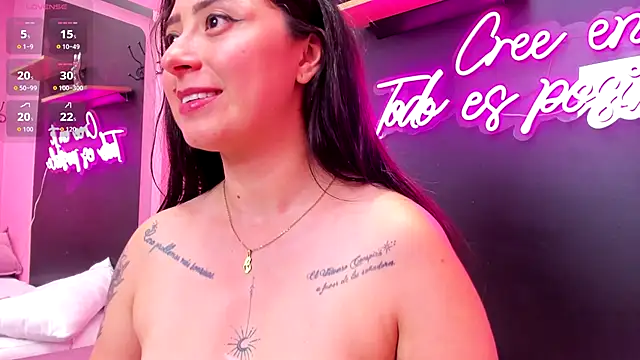 JuliethCruz_'s cam snapshot