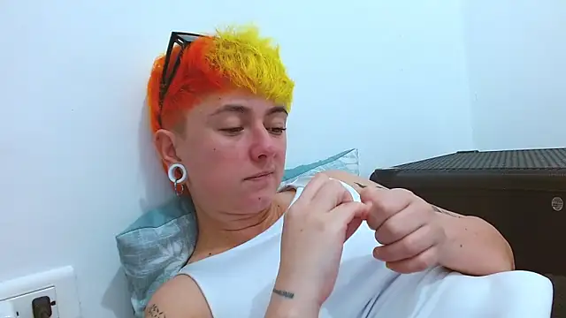 tomboyblue's cam snapshot