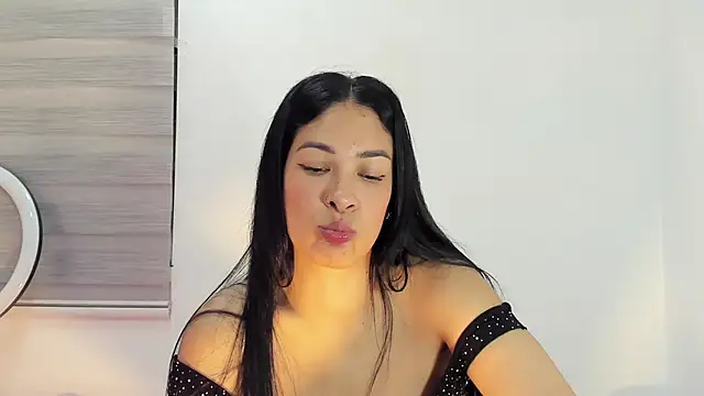 bella_hadid1_'s cam snapshot