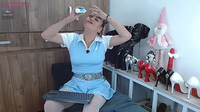 magenta_maturr's cam snapshot