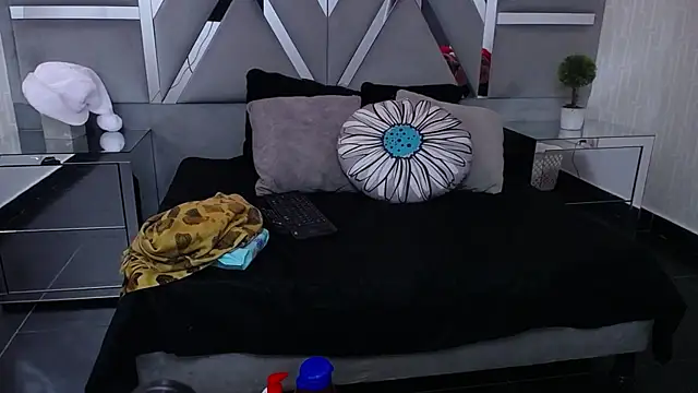 MonzerratBoyer's cam snapshot