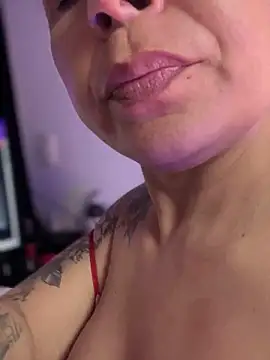 Natural_BIGASS_Nina live sex cam