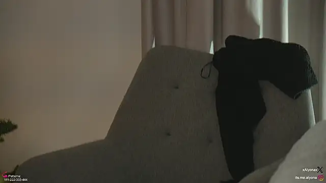Alyonaqueen_'s cam snapshot