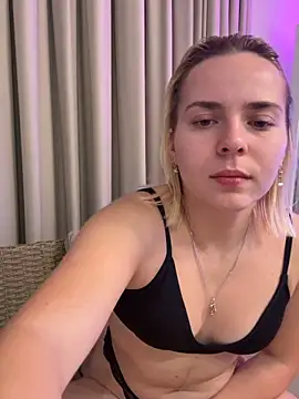 AmieGlow's cam snapshot