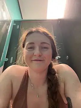 BustyBonnieUK live sex cam