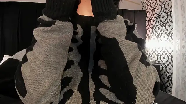 Adeelinee's cam snapshot