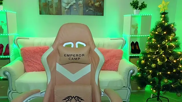 EmmyMills live sex cam