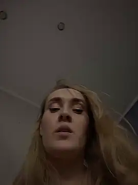 KiraBerht live sex cam