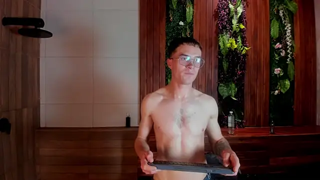 Lil_James's cam snapshot