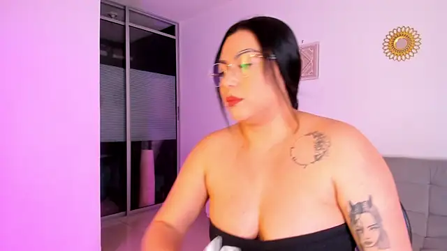 emily-777 live sex cam