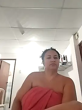MEYBELLATINA live sex cam