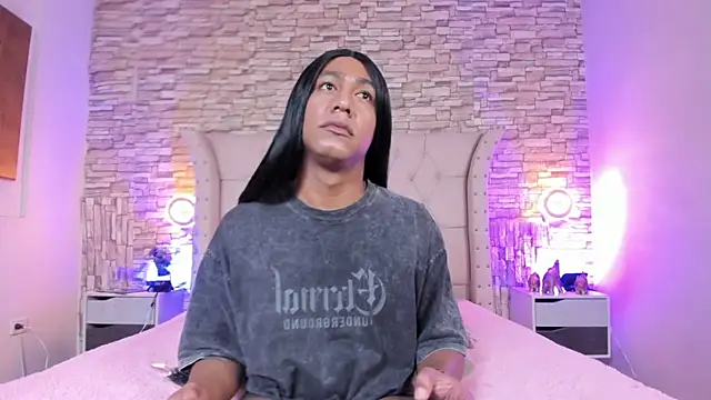 Lucia-Horny24 live sex cam