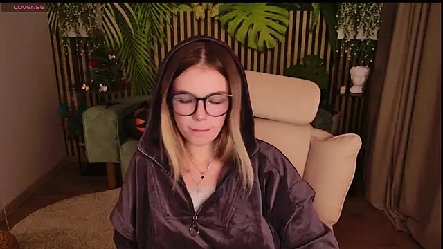 KellyHayden's cam snapshot