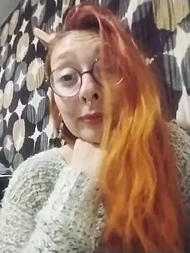 EmilyyRed's cam snapshot