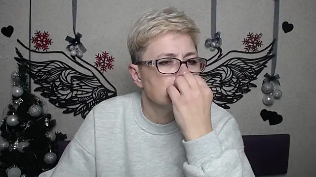 EmiliaGree live sex cam