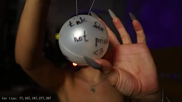 Moni_Carroll's cam snapshot