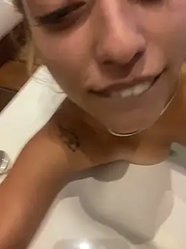 loirinhaaa's cam snapshot