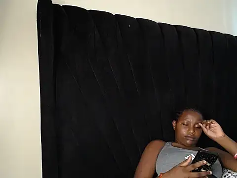 tasha_kimmy's cam snapshot