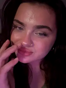 LanaLouuBear's cam snapshot