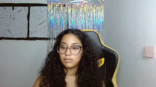 emily_stars1's cam snapshot