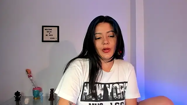 LauraToro_'s cam snapshot