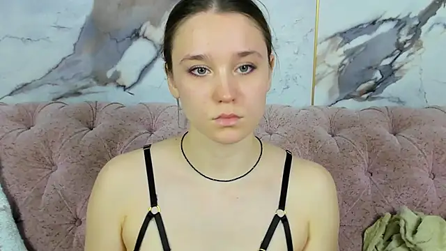 QuietlyCute live sex cam