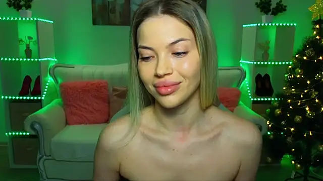 EmmyMills's cam snapshot