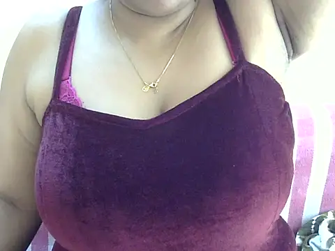 Chatwithsia's cam snapshot