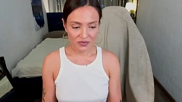 Naila_Whisper's cam snapshot