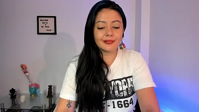 LauraToro_'s cam snapshot