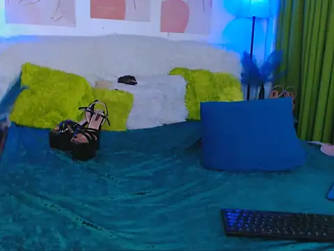 Alluring_Carmela live sex cam