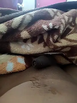 Hotboylumia_825321's cam snapshot