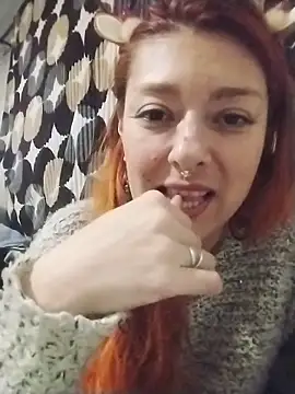 EmilyyRed's cam snapshot