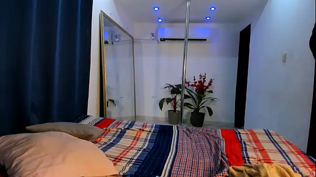 nahomy_ryans live sex cam