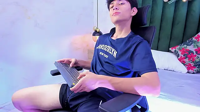 Aron_valverde live sex cam